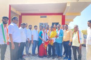 ఆసిఫాబాద్ మున్సిపాలిటీ ఎన్నికల అబ్జర్వర్‌గా ప్రీతం – డీసీసీ కార్యాలయంలో సన్మానించిన----  ఆత్రం సుగుణక్క