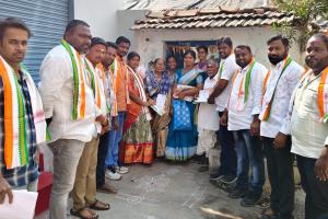 వేములవాడ మున్సిపల్ 28వ వార్డులో కాంగ్రెస్ అభ్యర్థి గోపన్నగారి మాధవి లత గడపగడప ప్రచారం