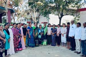 ఉద్యోగులకు నగదు రహిత వైద్యం అందించాలి.