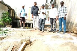 ఎన్ ఆర్ ఈ జి ఎస్ ద్వార టాయిలెట్ల నిర్మాణ పనులు 