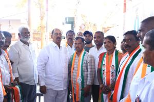 కాంగ్రెస్ పార్టీలో చేరిన 10వ వార్డు కౌన్సిలర్ అభ్యర్థి 