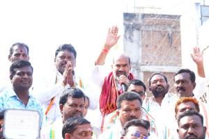 వేములవాడ మున్సిపల్  17 వార్డులో ప్రచారంలో రాష్ట్ర ప్రభుత్వ విప్ ఆది శ్రీనివాస్