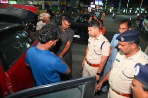 జిల్లా అంతటా కట్టుదిట్టమైన నాకాబంది,విస్తృత తనిఖీలు.