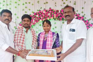 పేదింటి ఆడపిల్ల పెళ్లికి     మేఘాన్న పెళ్లి కానుక