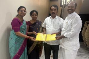 రాష్ట్ర మంత్రులకు వివాహ ఆహ్వాన పత్రిక ఇచ్చి ఆహ్వానించిన... ఎమ్మెల్యే బండ్ల కృష్ణమోహన్ రెడ్డి దంపతులు