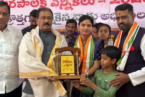 కామారెడ్డి మున్సిపల్ చైర్మన్‌గా ఇప్ప ఉమారాణి శ్రీనివాస్ బాధ్యతల స్వీకరణ