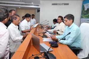 ప్రజావాణి కి 83 దరఖాస్తులు - జిల్లా పాలనాధికారి ఆశిష్ సాంగ్వాన్ 