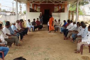 అభయ ఆంజనేయ స్వామి గుడి పునర్నిర్మాణానికి కౌన్సిలర్ విరాళం