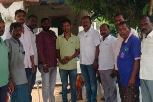 మృతుడు కుటుంబానికి ఆర్థిక సహాయం.