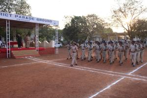 వారాంతపు పరేడ్ పరిశీలన....జిల్లా ఎస్పీ స్నేహ మెహ్రా 