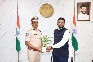 నూతన జిల్లా కలెక్టర్‌ రిజ్వాన్ భాషా షేక్ ని కలిసిన   జిల్లా ఎస్పీ శ్రీనివాసరావు