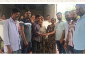 స్నేహితుని కుటుంబానికి ఆర్థిక సాయం