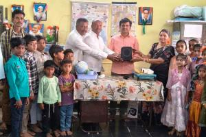 గోవింద్‌తండా పాఠశాలకు మైక్ వితరణ