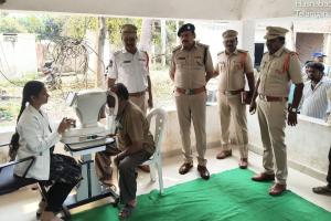 రోడ్డు ప్రమాదాల నివారణే ధ్యేయంగా డ్రైవర్లకు పోలీసుల ఆధ్వర్యంలో ఉచిత కంటి వైద్యశిబిరం 