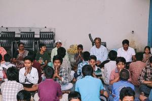 సామాజిక బాధ్యతకు నిదర్శనం...    విద్యార్థులతో సహపంక్తి భోజనం చేసిన డా. ప్రభుదయాల్ 