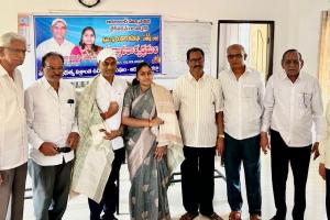 ప్రభుత్వ విశ్రాంత ఉద్యోగుల సమస్యల పరిష్కారానికి తన వంతు కృషి ----- మున్సిపల్ ఛైర్ పర్సన్ బండారి అనూష సతీశ్ .                       