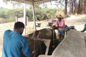 సర్పంచ్ రాజును అభినందించిన గ్రామ ప్రజలు... 