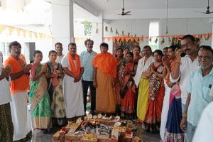 భక్తి శ్రద్ధలతో  అమ్మవారి ఆలయం లో పూజలు 