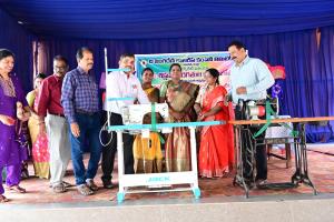 మహిళల ఆర్థిక సాధికారతకు సింగరేణి సేవా సమితి చేయూత