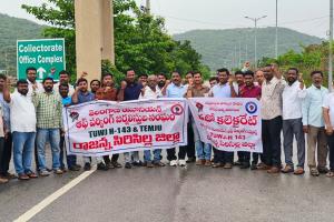 అక్రిడిటేషన్ కార్డుల జారీకి డిమాండ్.