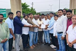 అక్రిడిటేషన్ కార్డుల జారీకి డిమాండ్.