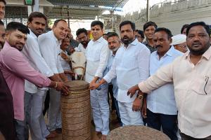 కేటీఆర్ జన్మదినం సందర్భంగా వేములవాడలో ప్రత్యేక పూజలు, పండ్ల పంపిణీ