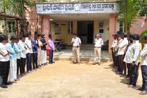 మైనర్ డ్రైవింగ్‌పై ట్రాఫిక్ పోలీసుల ప్రత్యేక డ్రైవ్.