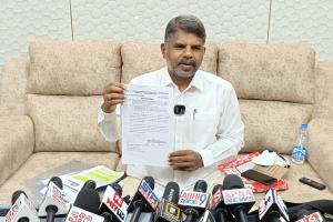 అనుమతులు లేని జిల్లా డిస్ట్రిక్ట్ క్లబ్ నిర్మాణంపై హైకోర్టు నోటీసులు