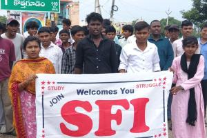 ఢిల్లీలో విద్యార్థులపై లాఠీచార్జీ అమానుషం