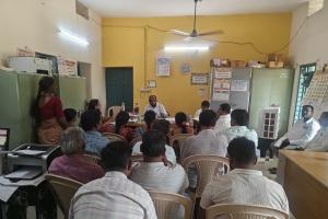 బిజినాపల్లిలో రేషన్ డీలర్లతో తాసిల్దార్ సమావేశం