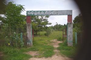 మల్లూరులో దొంగల 'కంచె' ఆటలు