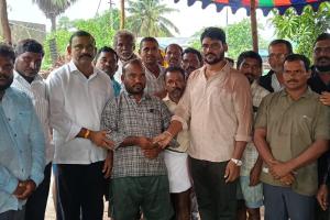 జోరు వానలోనూ ఆగని బీఆర్‌ఎస్ శ్రేణుల ఊరట