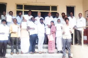 లబ్ధిదారులకు సీఎం.ఆర్.ఎఫ్ చెక్కుల పంపిణీ
