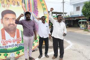 ఎమ్మెల్యే పర్యటన సందర్భంగా అమరుల స్థూపాన్ని కప్పిన ఫ్లెక్సీలు బాధాకరం: ఎండీ లాల్ మహమ్మద్