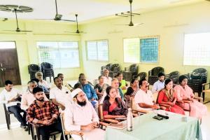 రైతులు అప్రమత్తంగా ఉండాలి : డిప్యూటీ కలెక్టర్ 
