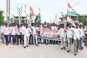 రాహుల్, ప్రియాంక గాంధీల అరెస్ట్‌కు నిరసనగా మర్రిగూడలో కాంగ్రెస్ భారీ ర్యాలీ