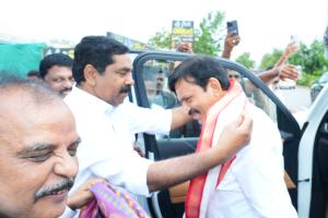 మంత్రి పొంగులేటి శ్రీనివాస రెడ్డికి ఘన స్వాగతం 