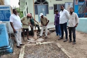 మంచినీటి బోరింగ్ రిపేరింగ్ చేయించిన సర్పంచ్ నర్సింగ రామకృష్ణ