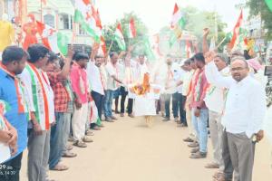 శాంతియుతంగా నిరసన చేపడుతున్న విద్యార్థులపై లాఠీచార్జి తగదు