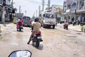 చినుకు పడితే చిత్తడే