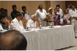 వృత్తి కళాకారుల్ని ఆదుకోండి : జిల్లా అధ్యక్షులు 