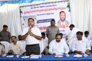 ప్రత్యామ్నాయ పంటలు సాగు చేయాలి.