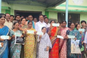 రేగొండలో ఎమ్మెల్యే గండ్ర సత్యనారాయణ రావు కల్యాణలక్ష్మి, షాదీ ముబారక్ చెక్కుల పంపిణీ