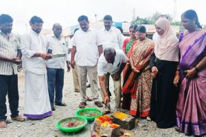 పెబ్బేరు బస్టాండులో సీసీ   బెడ్ పనులు ప్రారంభం 