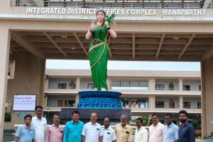 సర్వీస్ రోడ్ ఏర్పాటు చేయాలని డబుల్ బెడ్ రూమ్ కాలనీవాసులు  