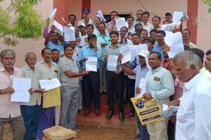 చిన్నంబావి ప్రజావాణిలో శ్రీశైలం 98 జీఓ నిర్వాసితుల భారీగా దరఖాస్తులు