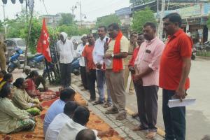 పంచాయతీ కార్మికుల ఉసురు తీస్తారా? 