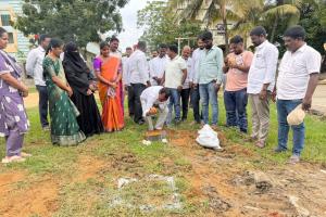 ఎమ్మెల్యే మనోహర్ రెడ్డి సహకారంతో పట్టణ అభివృద్ధికి కృషి. 