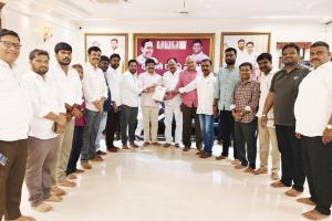 తాండూరు బీఆర్ఎస్ పార్టీ ఇన్‌చార్జ్  శ్రీశైల్ రెడ్డి .