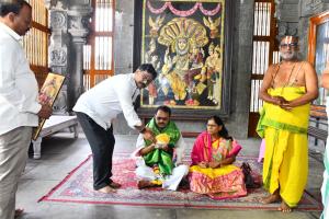 స్వామివారి సేవలో టీజీపీఎస్సీ చైర్మన్ బుర్రా
